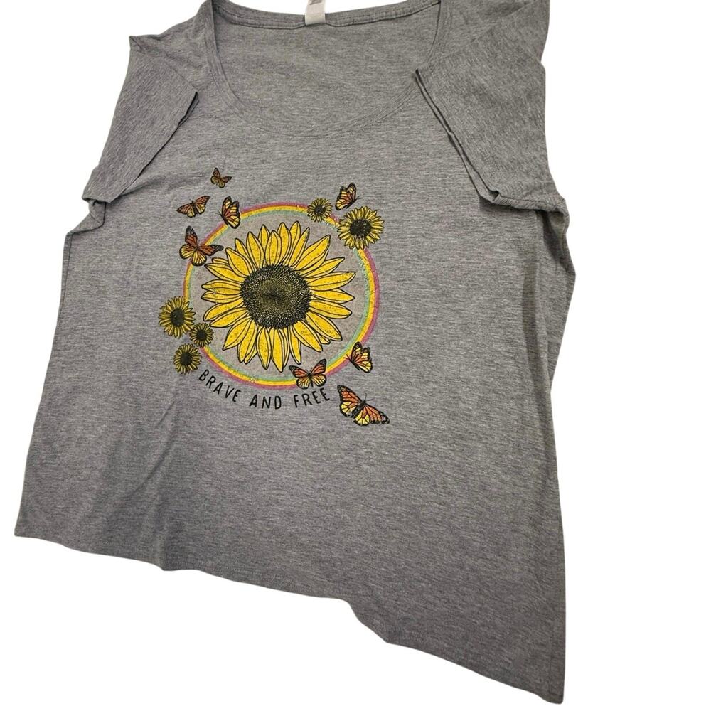 SKU3143 Softstyle Women Large Gray Brave and Free Sunflower & Butterfly T-Shirt